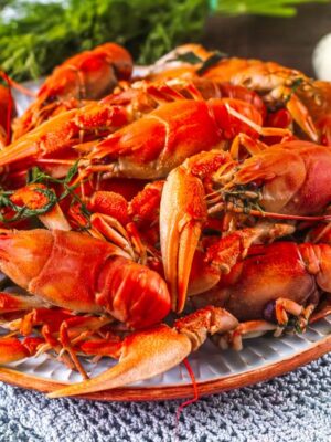 Вареные раки (35-40 шт в кг.) средние Вареные раки (35-40 шт в кг.) средние