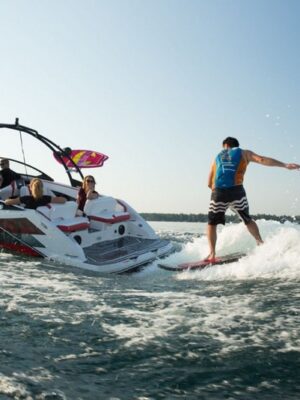 Вейкбодинг за катером MasterCraft