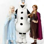 Холодная вечеринка с королевой Эренделла, её сестрой и снеговиком в Сухуми Холодная вечеринка с королевой Эренделла, её сестрой и снеговиком в Сухуми