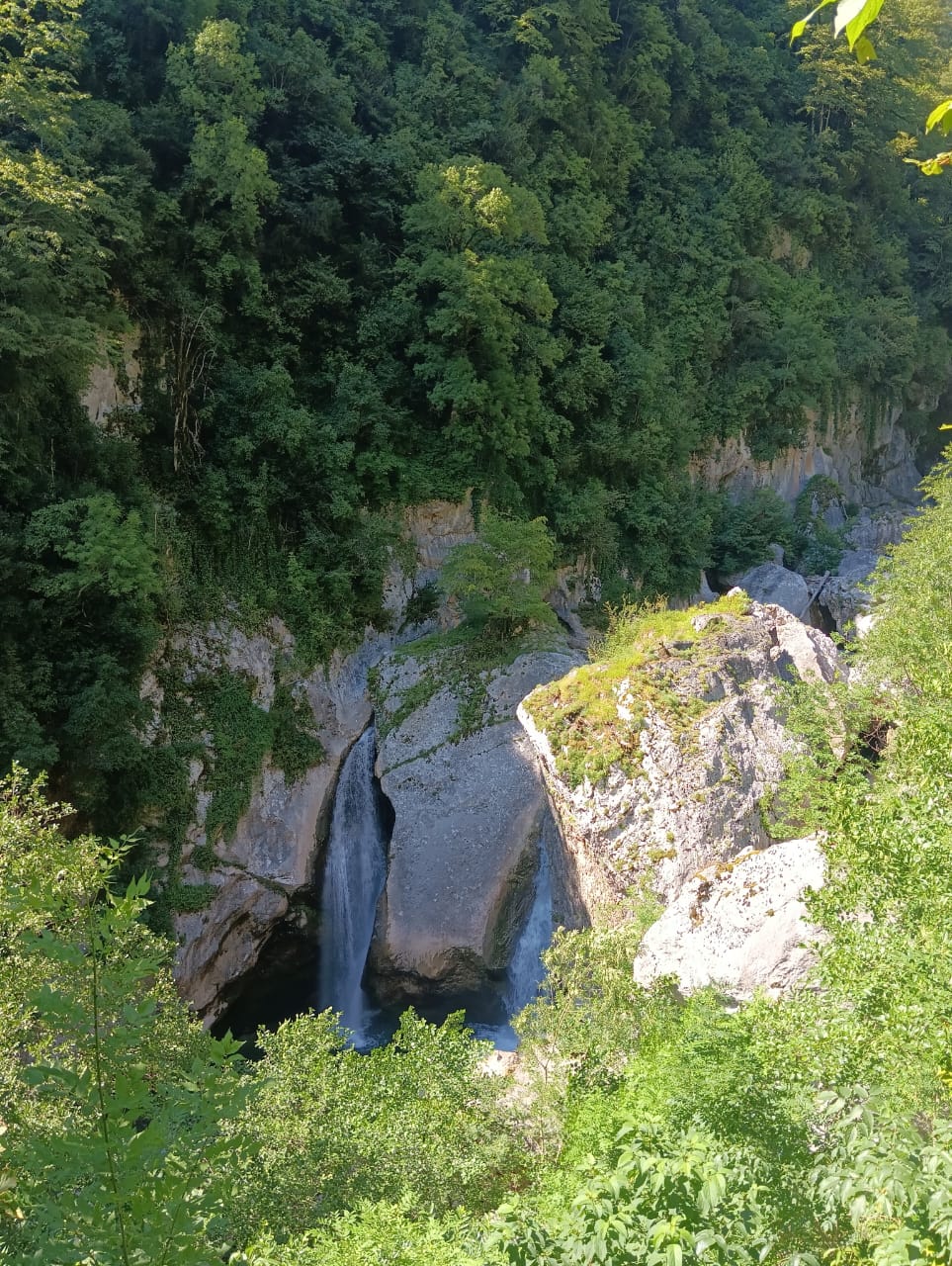 Пещера Хабю + три водопада + застолье (джиппинг) Пещера Хабю + три водопада + застолье (джиппинг)