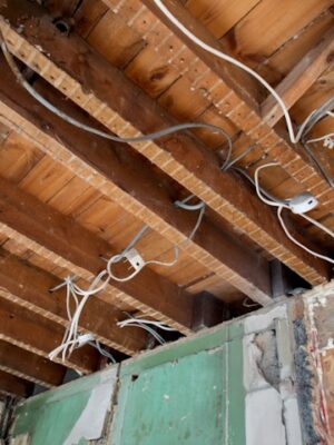 Профессиональный монтаж люстры и светильника с подключением Профессиональный монтаж люстры и светильника с подключением